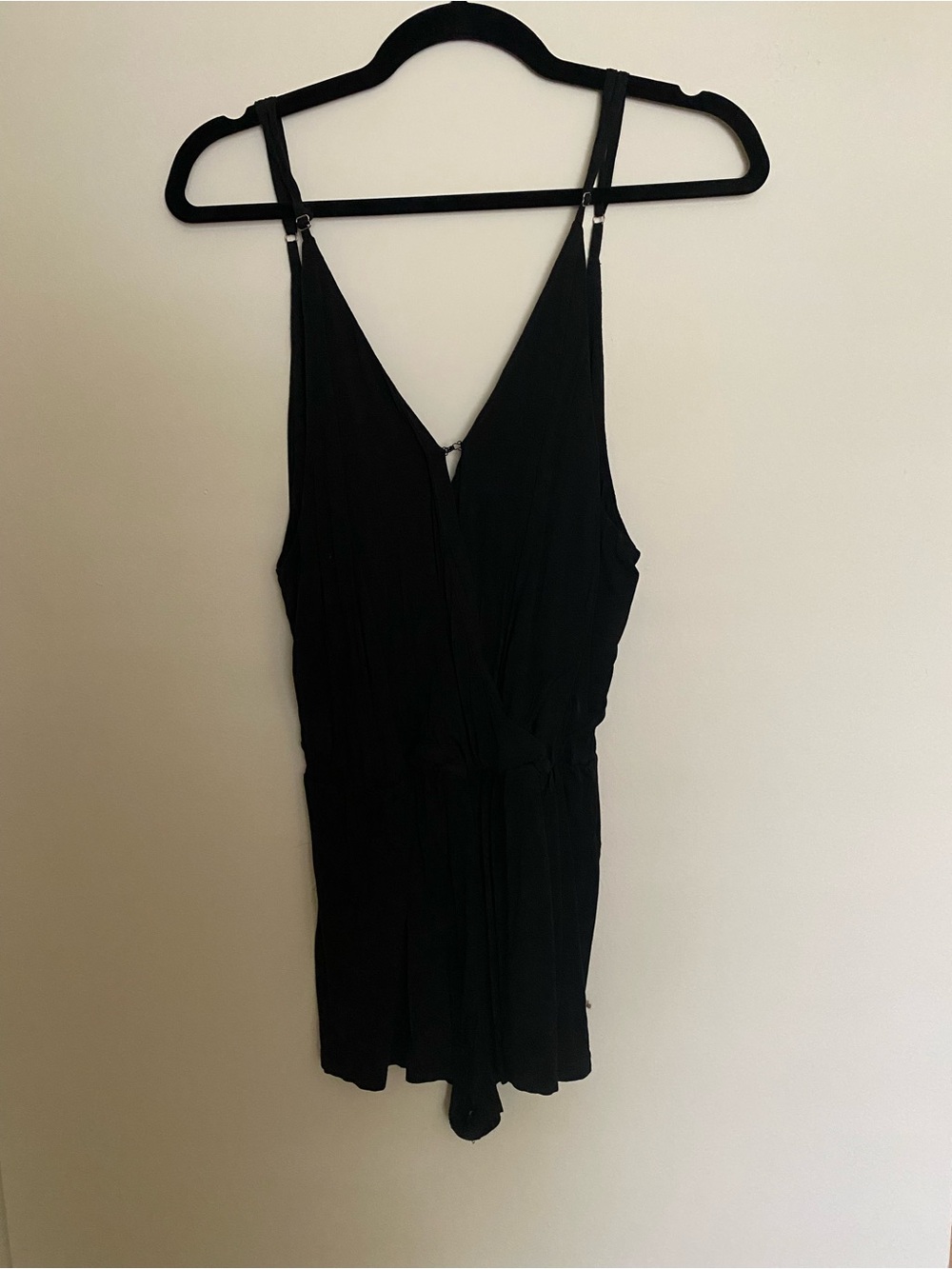 *Bundle 3+ for $5 each* Black V-Neck Strappy Romper